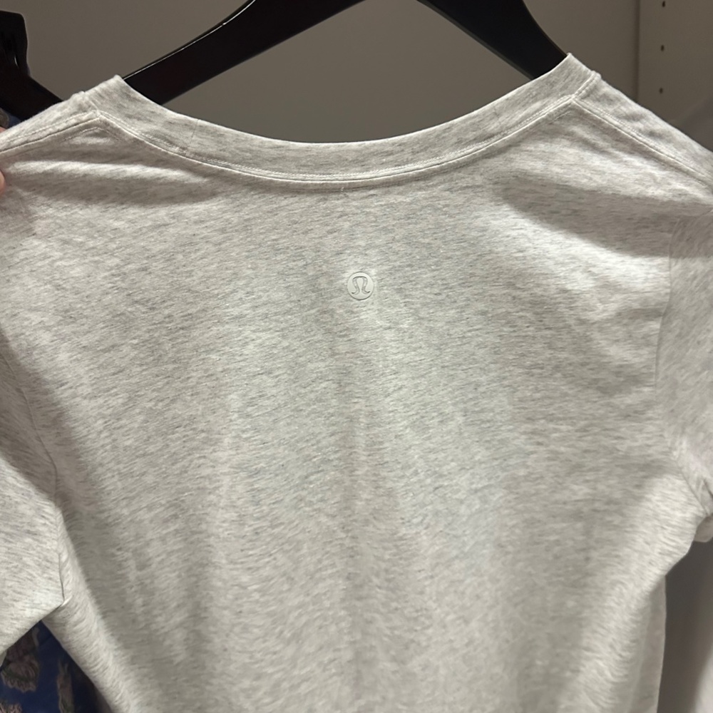 Nearly New LULULEMON Love T-Shirt Grey - Picture 2 of 2